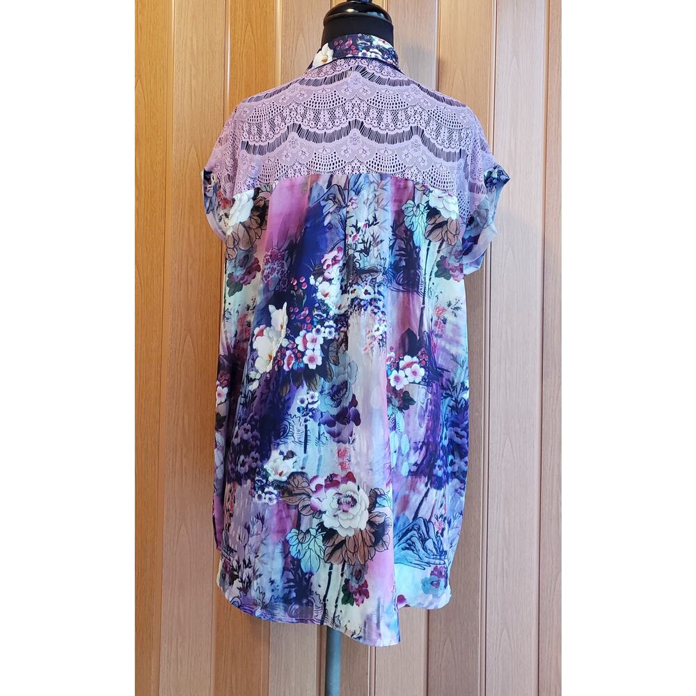Jean's by Buffalo size medium purple floral print button up blouse - Picture 4 of 7